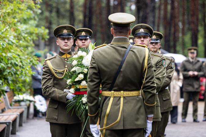 Lietuvos žydų genocido aukų pagerbimo ceremonijoja Panerių memoriale