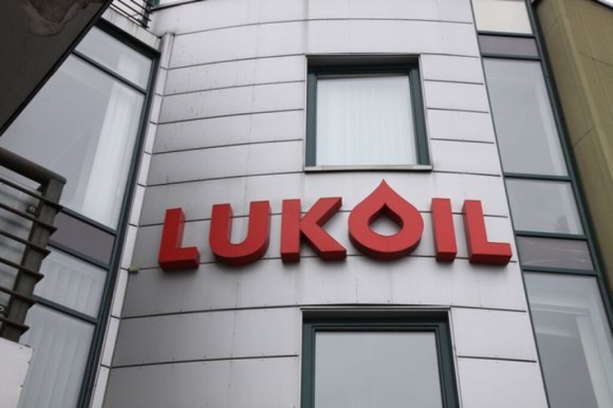 Žiniasklaida: „Lukoil“ šiais metais gaus leidimą išgauti naftą šalia Kuršių nerijos