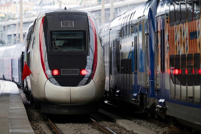 Prancūzijoje traukiniui nuvažiavus nuo bėgių sužeisti 44 žmonės