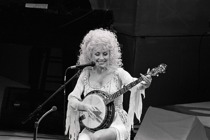 Naujame U2 albume skambės Dolly Parton balsas