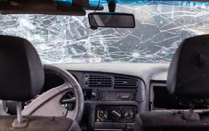 Aikštelėje apgadintas gyventojo automobilis