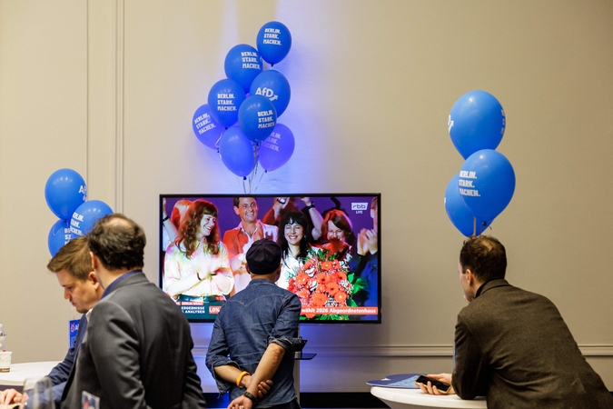 Apklausos žada AfD pergalę dar vienuose žemės rinkimuose, bet valdžios ji greičiausiai negaus