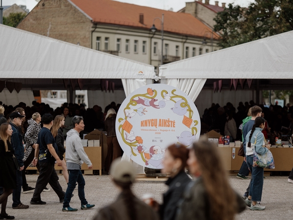 „Knygų aikštėje“ skaitytojai pradėjo kurti 2027 m. Vilniaus knygų mugę