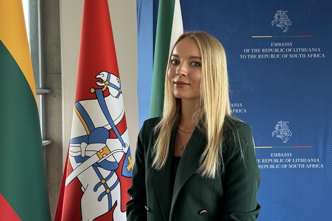 Patirtis: Lietuvos ambasados Pietų Afrikoje trečioji sekretorė K. Astrauskaitė džiaugiasi VDU įgytu išsilavinimu, kuris labai praverčia diplomatiniame darbe.