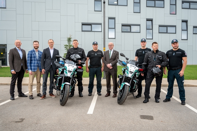 Miesto dovana: policijai perduoti du nauji motociklai
