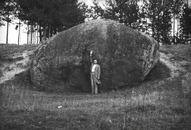 V. Švipas prie Puntuko per 1934 m. etnografinę ekspediciją.