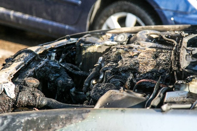 Įtaria, kad kauniečių „Tesla“ buvo padegta tyčia