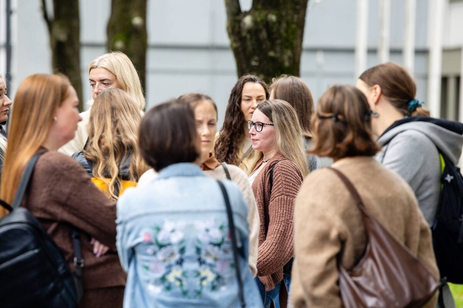 Besilaukiančios moterys prie LSMU ragino išsaugoti Krikščioniškuosius gimdymo namus