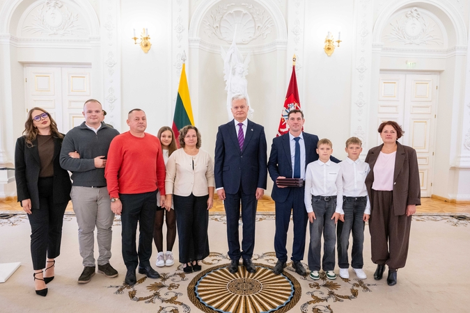 Gitanas Nausėda apdovanojo 36 žydų gelbėtojus po mirties