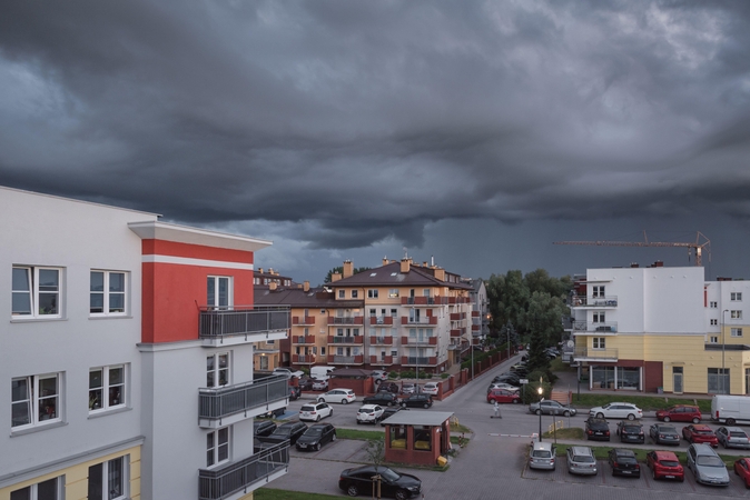 Lenkijos ugniagesiai sulaukė daugiau nei tūkstančio iškvietimų dėl audros padarinių 