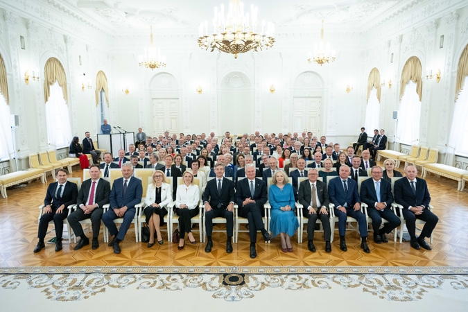 Nausėda su Lietuvos ambasadoriais aptarė gynybą, pabrėžė strateginių partnerysčių svarbą