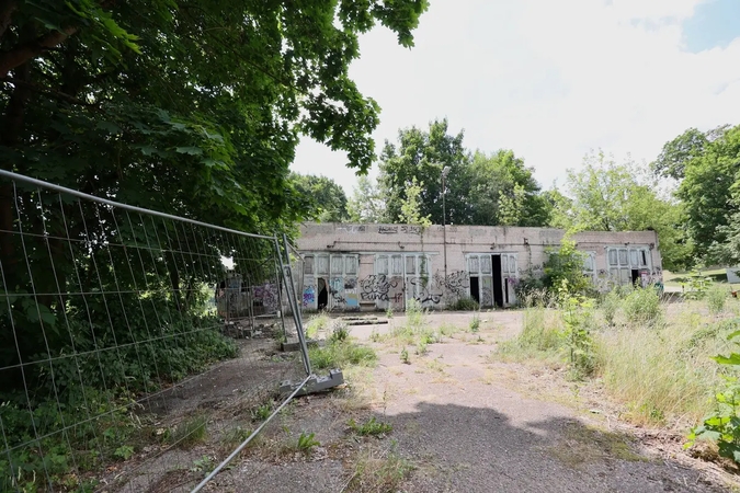 Tvarkyti ar palikti? Vilnius ieško sprendimų apleistiems Neries pakrančių objektams