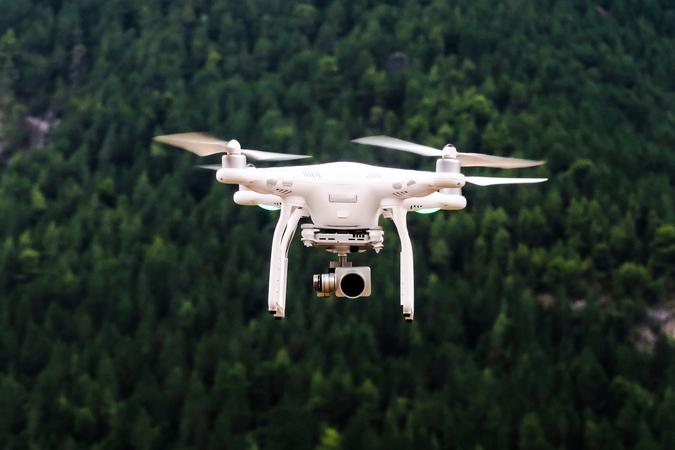 Įsigalioja nauji JAV muitų tarifai dronams