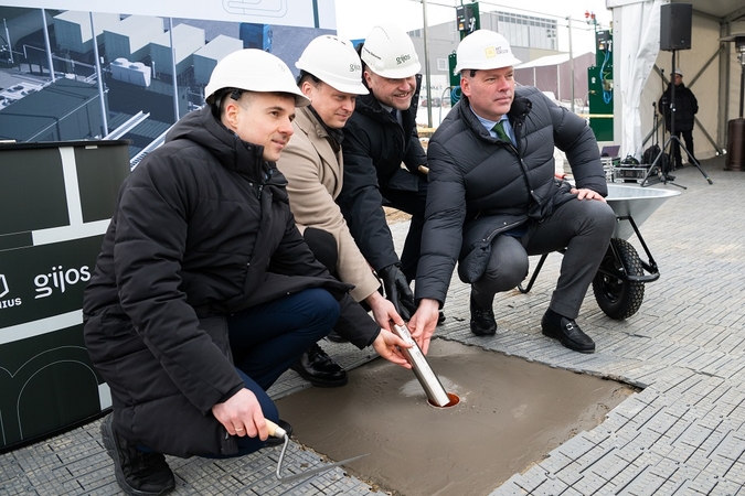 Simbolinės laiko kapsulės įkasimas Vilniaus žaliojo vandenilio gamyklos statybų proga