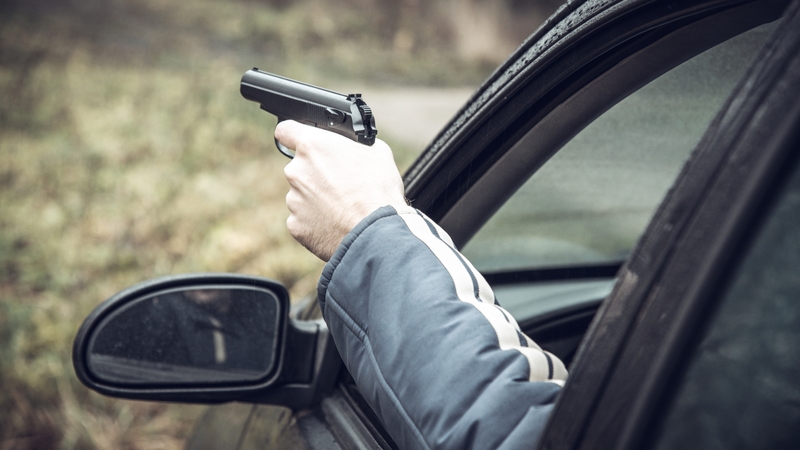 Girto vyro automobilyje rastas dujinis pistoletas