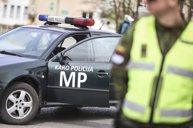 Vilniaus rajone į avariją pateko kario vairuojamas automobilis, nukentėjo du žmonės