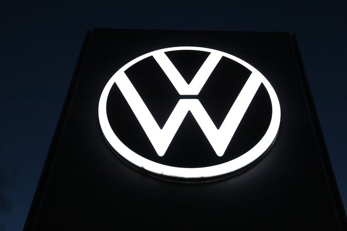 „Volkswagen“ pranešė iki dešimtmečio pabaigos panaikinsianti 100 tūkst. darbo vietų