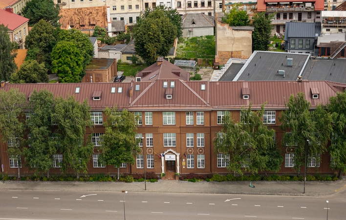 Akibrokštas: moteris Karaliaus Mindaugo PMC mokėsi siuvėjos amato, o po 20 metų sužinojo, kad, jai nežinant, buvo priskirta dar viena specialybė.