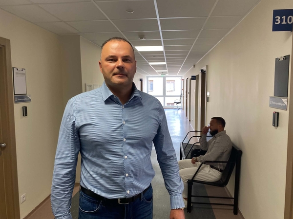 Ieškinys: buvusią klientę į teismą padavė jos advokatas A. Jušinski.