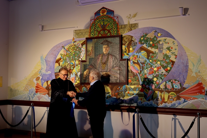 Ceremonija: simbolinę juostelę prie naujosios freskos perkirpo KU rektorius A. Razbadauskas.