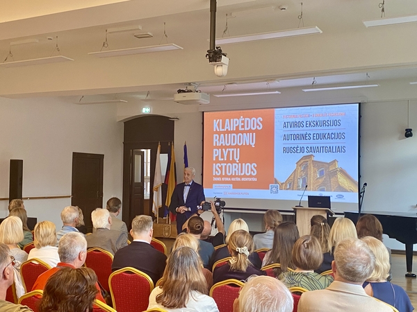 Rūpestis: R. Balsys teigė, kad universitetas itin kruopščiai puoselėja vieną didžiausių raudonų plytų pastatų mieste.
