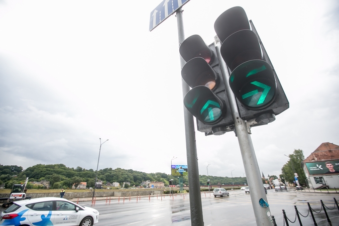  Eismas: žalias šviesoforo signalas, prieš užsidegant geltonam signalui, mirksės paskutines 2–4 sekundes.