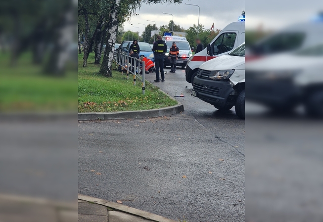 Per avarijas Panevėžyje sužeisti motociklo ir elektrinio dviračio vairuotojai: vienas jų – paauglys