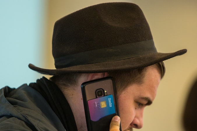 „Revolut“ patvirtino incidentą: per sukčiavimo ataką nutekėjo klientų duomenys