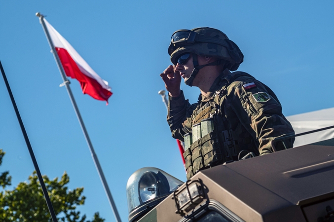 Apklausa Lenkijoje: ar lenkai turi padėti Baltijos šalims gintis nuo Rusijos?