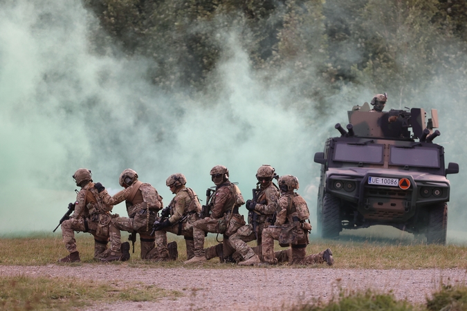 Lenkija praranda lyderio pozicijas NATO išlaidų gynybai srityje