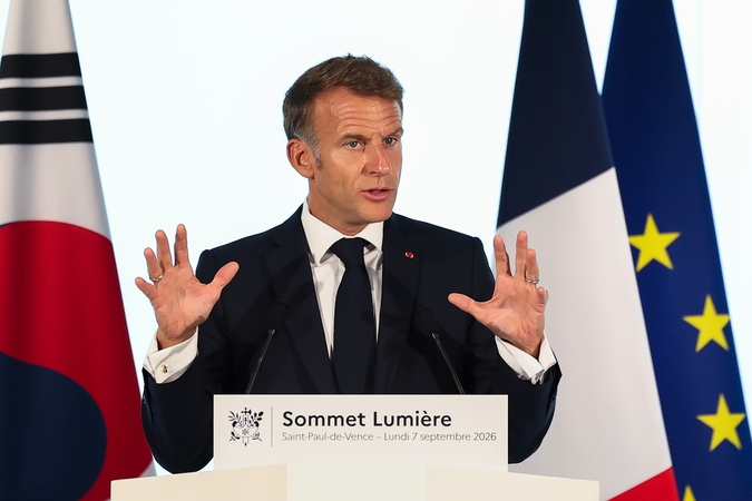 Macrono sąjungininkai ragina kurti didžiąją koaliciją, kad įveiktų kraštutinius dešiniuo