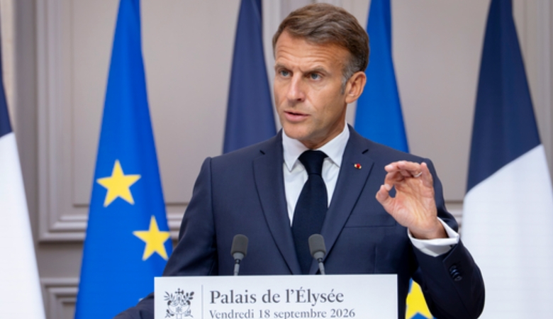 Macronas: Prancūzija sustiprins Ukrainos oro gynybą