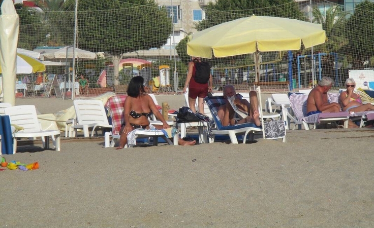 Pensininkas mirė po grumtynių paplūdimyje dėl gultų