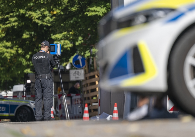 Vokietijoje į ginklų įmonių pastatą mesti padegamieji užtaisai