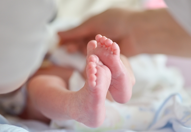 Naujagimę rado prie prekybos centro, placentą – šiukšliadėžėje: motiną aptiko tualete