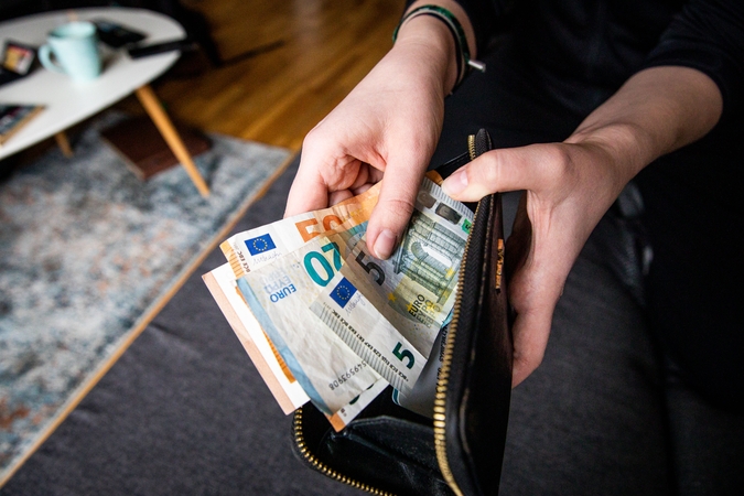 Klaipėdoje socialine darbuotoja apsimetusi moteris iš senjorės išviliojo 11 tūkst. eurų