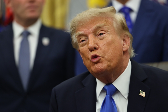 Trumpas vėl daro spaudimą JAV centriniam bankui: mažinkite palūkanų normas
