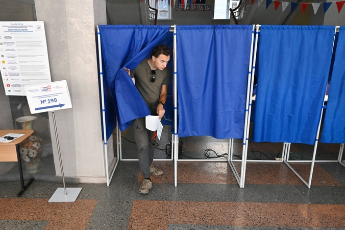 Parlamento rinkimuose Rusijoje pergalė žadama valdančiajai „Vieningajai Rusijai“