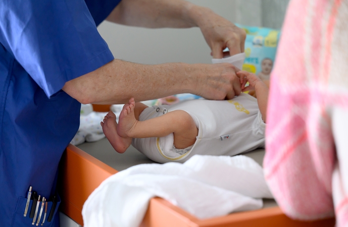 Pasityčiojimas: ligoninė pasiūlė tėvams 100 eurų kompensaciją už nupjautą vaiko piršto galiuką