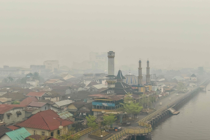 Smogas Indonezijoje dešimtimis tūkstančių šienauja žmonių gyvybes