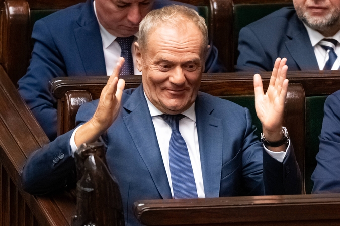 Apklausa: auga Lenkijos valdančiosios koalicijos reitingai