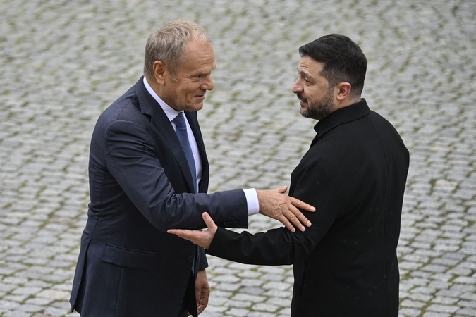 Tuskas įspėja apie Lenkijos ir Ukrainos laukiančius sunkius mėnesius