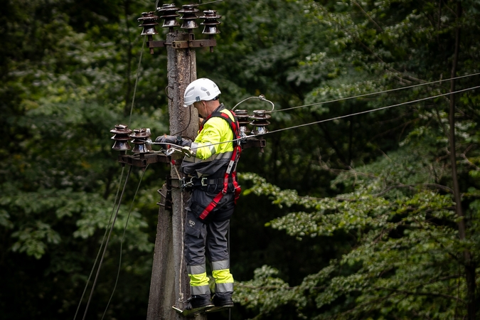  Trečia savaitė be elektros – gyventojai pratrūko