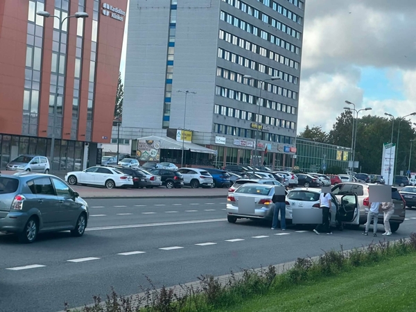 Taikos prospekte Klaipėdoje – trijų automobilių susiglaudimas