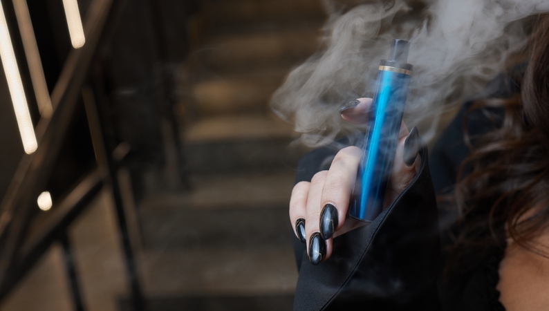 Vienkartinių elektroninių cigarečių gali nebelikti