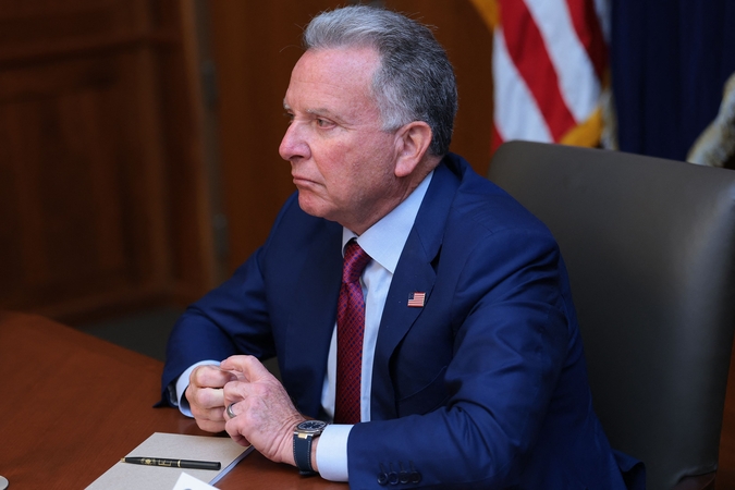 Trumpo pasiuntinys pabūgo vykti į Kyjivą?