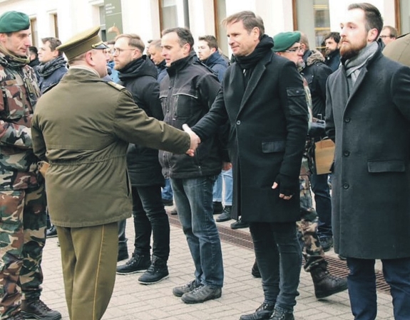 Ryžtas: „Kai ap­si­spren­di, ką da­ry­si, jei­gu, ne­duok Die­ve, pra­si­dė­tų ka­ras, ir pa­sa­kai sau, kad nie­kur nebėg­si, ei­si gin­ti ša­lies, tuo­met Šau­lių są­jun­ga yra pir­mas žings­nis“, – sa­ko šau­lio prie­sai­ką da­vęs M. Miku­ta­vi­čius.