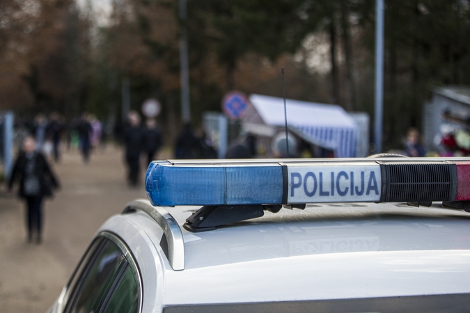 Vėlinių savaitgalį – daugiau dėmesio eismui prie kapinių: pareigūnai dirbs sustiprintu režimu