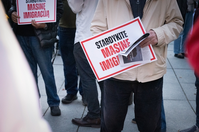 Prieš mitingą dėl migracijos protestuotojus aplankė policija