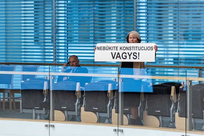 Seimas palaikė branduolinių ginklų draudimo išbraukimą iš Konstitucijos